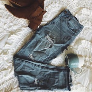 Light AE ripped jeans